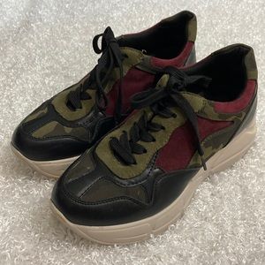 Steve Madden. Ladies Size 7. Camo Chunky Sole Sneakers